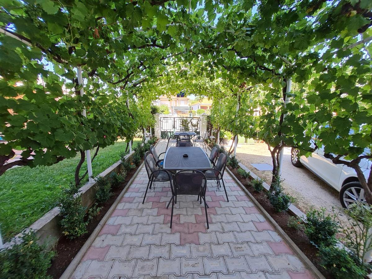 Guest House Barba Bibinje Exterior photo